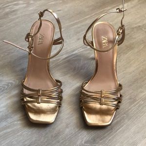 Only worn once for a photo shoot